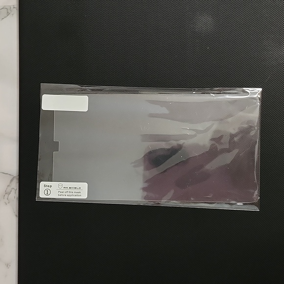 ANGRY BIRD gear4 iphone 4s/4 case with various screen protectors - Picture 6 of 16